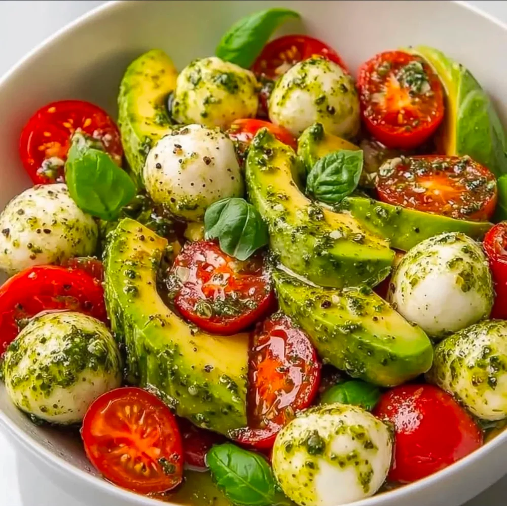 Salata Avocado Caprese